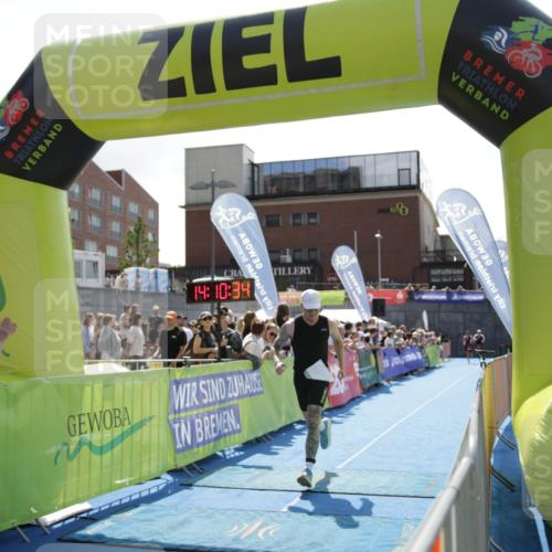 10.08.2025 - GEWOBA Citytriathlon Bremen H.Heesch http://msf.ph/oto/8539387 10.08.2025 14:10:32 Ziel 656, 698, 753 meine-sportfotos.de