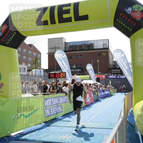 10.08.2025 - GEWOBA Citytriathlon Bremen H.Heesch http://msf.ph/oto/8539388 10.08.2025 14:10:32 Ziel 656, 698, 753 meine-sportfotos.de