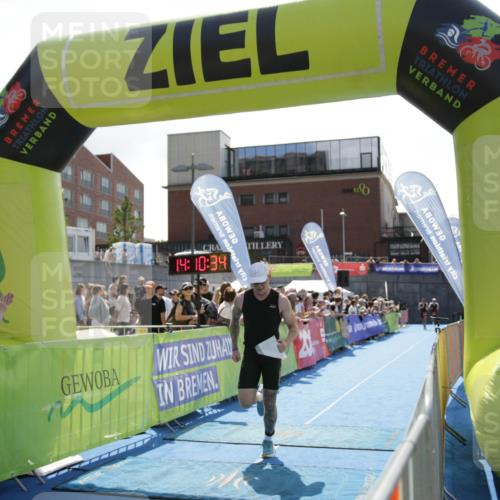 10.08.2025 - GEWOBA Citytriathlon Bremen H.Heesch http://msf.ph/oto/8539389 10.08.2025 14:10:32 Ziel 656, 698, 753 meine-sportfotos.de