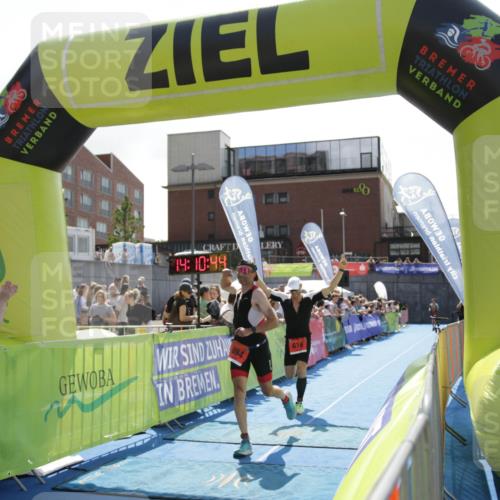 10.08.2025 - GEWOBA Citytriathlon Bremen H.Heesch http://msf.ph/oto/8539390 10.08.2025 14:10:42 Ziel 649, 656, 698 meine-sportfotos.de