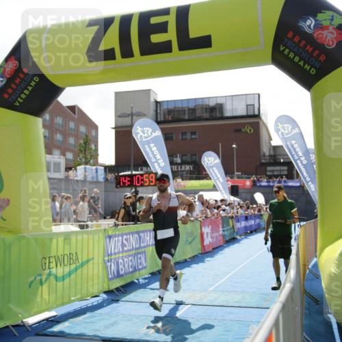 10.08.2025 - GEWOBA Citytriathlon Bremen H.Heesch http://msf.ph/oto/8539395 10.08.2025 14:10:57 Ziel 573, 784, 933 meine-sportfotos.de