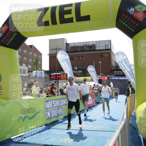 10.08.2025 - GEWOBA Citytriathlon Bremen H.Heesch http://msf.ph/oto/8539417 10.08.2025 14:14:57 Ziel 604, 615 meine-sportfotos.de