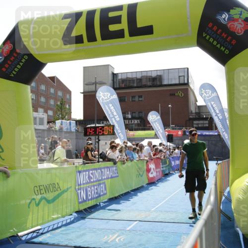 10.08.2025 - GEWOBA Citytriathlon Bremen H.Heesch http://msf.ph/oto/8539423 10.08.2025 14:15:03 Ziel 604, 642, 1029 meine-sportfotos.de