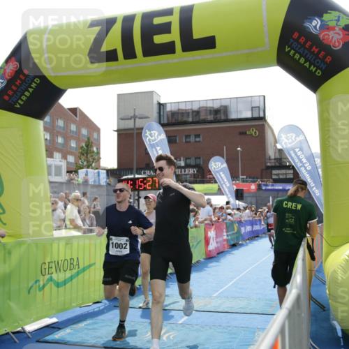 10.08.2025 - GEWOBA Citytriathlon Bremen H.Heesch http://msf.ph/oto/8539425 10.08.2025 14:15:25 Ziel 859, 1002 meine-sportfotos.de