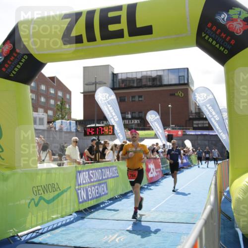 10.08.2025 - GEWOBA Citytriathlon Bremen H.Heesch http://msf.ph/oto/8539442 10.08.2025 14:17:41 Ziel 666, 764 meine-sportfotos.de