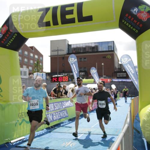 10.08.2025 - GEWOBA Citytriathlon Bremen H.Heesch http://msf.ph/oto/8539445 10.08.2025 14:18:07 Ziel 759, 1039 meine-sportfotos.de