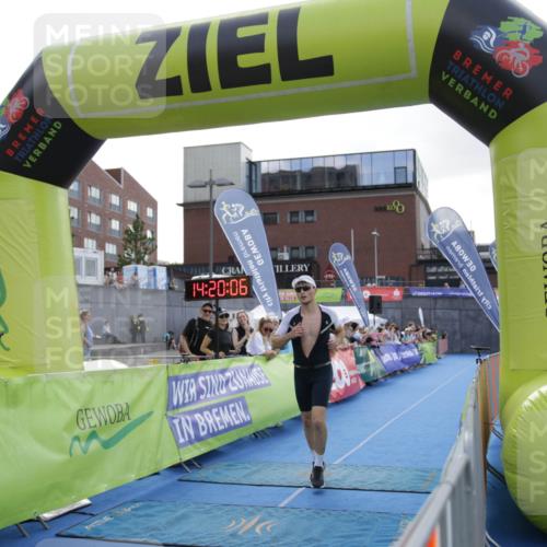 10.08.2025 - GEWOBA Citytriathlon Bremen H.Heesch http://msf.ph/oto/8539456 10.08.2025 14:20:05 Ziel 586, 688 meine-sportfotos.de