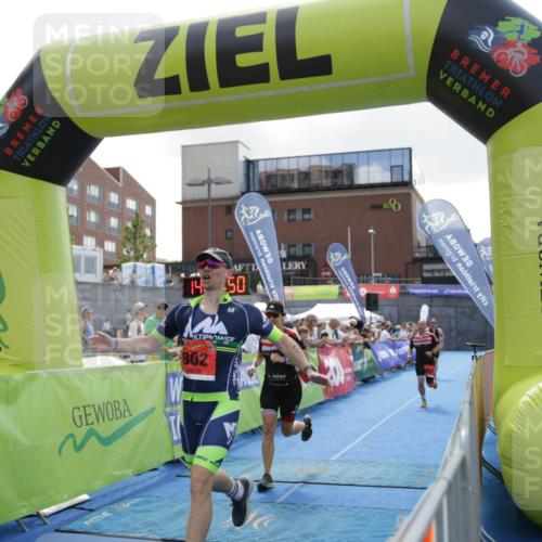 10.08.2025 - GEWOBA Citytriathlon Bremen H.Heesch http://msf.ph/oto/8539465 10.08.2025 14:23:49 Ziel 802, 915 meine-sportfotos.de