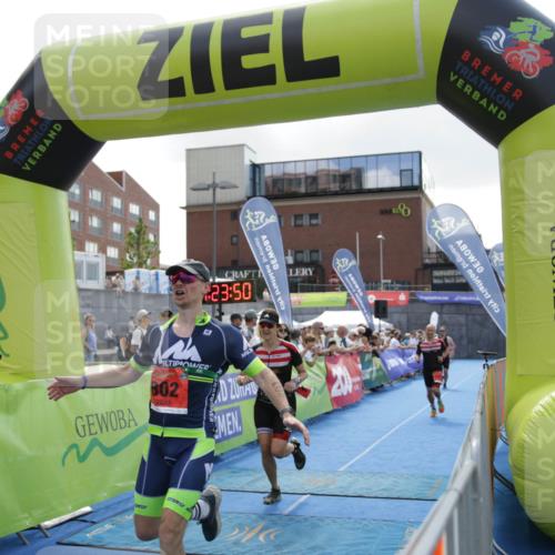 10.08.2025 - GEWOBA Citytriathlon Bremen H.Heesch http://msf.ph/oto/8539466 10.08.2025 14:23:49 Ziel 802, 915 meine-sportfotos.de