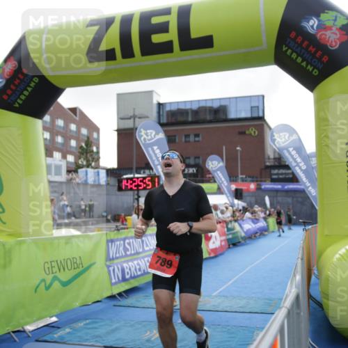 10.08.2025 - GEWOBA Citytriathlon Bremen H.Heesch http://msf.ph/oto/8539475 10.08.2025 14:25:50 Ziel 643, 749, 789, 795 meine-sportfotos.de