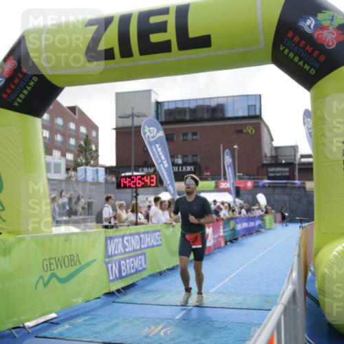 10.08.2025 - GEWOBA Citytriathlon Bremen H.Heesch http://msf.ph/oto/8539476 10.08.2025 14:26:42 Ziel 707, 776 meine-sportfotos.de