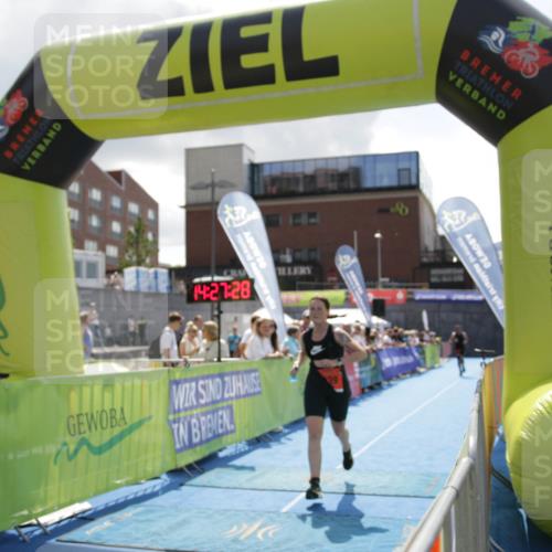 10.08.2025 - GEWOBA Citytriathlon Bremen H.Heesch http://msf.ph/oto/8539477 10.08.2025 14:27:27 Ziel 825, 939 meine-sportfotos.de