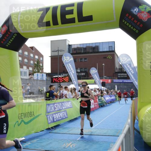10.08.2025 - GEWOBA Citytriathlon Bremen H.Heesch http://msf.ph/oto/8539482 10.08.2025 14:28:47 Ziel 953 meine-sportfotos.de