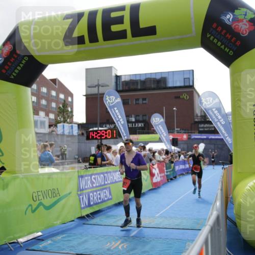 10.08.2025 - GEWOBA Citytriathlon Bremen H.Heesch http://msf.ph/oto/8539485 10.08.2025 14:29:00 Ziel 782, 944, 953, 1001, 1025 meine-sportfotos.de