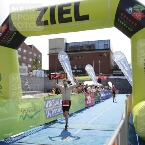 10.08.2025 - GEWOBA Citytriathlon Bremen H.Heesch http://msf.ph/oto/8539504 10.08.2025 14:32:13 Ziel 686, 920, 925 meine-sportfotos.de