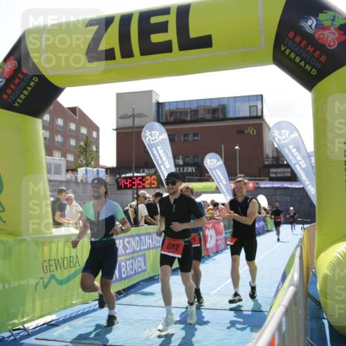 10.08.2025 - GEWOBA Citytriathlon Bremen H.Heesch http://msf.ph/oto/8539510 10.08.2025 14:35:24 Ziel 596, 652 meine-sportfotos.de
