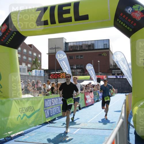 10.08.2025 - GEWOBA Citytriathlon Bremen H.Heesch http://msf.ph/oto/8539550 10.08.2025 15:04:28 Ziel 33, 172, 187 meine-sportfotos.de