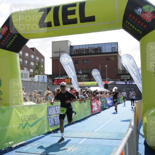 10.08.2025 - GEWOBA Citytriathlon Bremen H.Heesch http://msf.ph/oto/8539564 10.08.2025 15:09:03 Ziel 2, 12, 151 meine-sportfotos.de