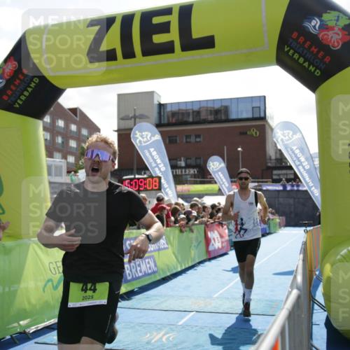 10.08.2025 - GEWOBA Citytriathlon Bremen H.Heesch http://msf.ph/oto/8539565 10.08.2025 15:09:06 Ziel 12, 42, 44, 104, 151 meine-sportfotos.de
