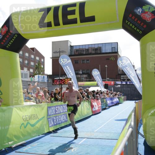 10.08.2025 - GEWOBA Citytriathlon Bremen H.Heesch http://msf.ph/oto/8539579 10.08.2025 15:12:35 Ziel 122, 257 meine-sportfotos.de