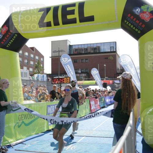 10.08.2025 - GEWOBA Citytriathlon Bremen H.Heesch http://msf.ph/oto/8539584 10.08.2025 15:14:02 Ziel 77, 432 meine-sportfotos.de