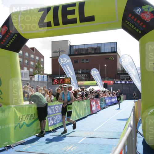 10.08.2025 - GEWOBA Citytriathlon Bremen H.Heesch http://msf.ph/oto/8539604 10.08.2025 15:15:43 Ziel 43, 216, 285 meine-sportfotos.de