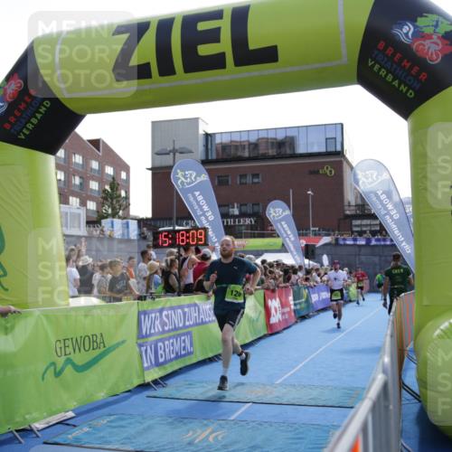 10.08.2025 - GEWOBA Citytriathlon Bremen H.Heesch http://msf.ph/oto/8539612 10.08.2025 15:18:09 Ziel 126, 225, 235 meine-sportfotos.de
