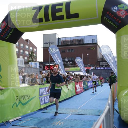 10.08.2025 - GEWOBA Citytriathlon Bremen H.Heesch http://msf.ph/oto/8539614 10.08.2025 15:18:09 Ziel 126, 225, 235 meine-sportfotos.de