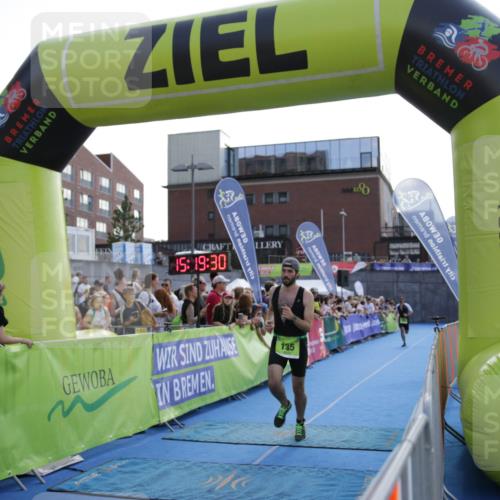 10.08.2025 - GEWOBA Citytriathlon Bremen H.Heesch http://msf.ph/oto/8539628 10.08.2025 15:19:29 Ziel 5, 72 meine-sportfotos.de