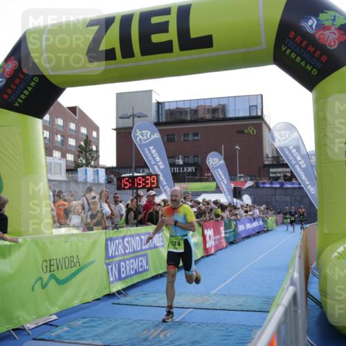 10.08.2025 - GEWOBA Citytriathlon Bremen H.Heesch http://msf.ph/oto/8539630 10.08.2025 15:19:37 Ziel 5, 106, 174 meine-sportfotos.de