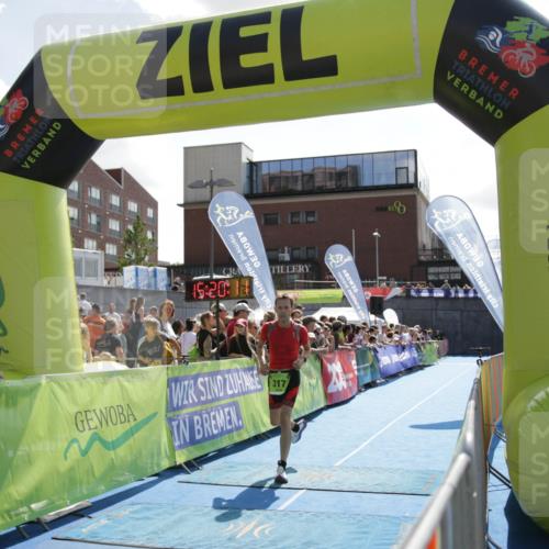 10.08.2025 - GEWOBA Citytriathlon Bremen H.Heesch http://msf.ph/oto/8539640 10.08.2025 15:20:10 Ziel 38, 81, 317 meine-sportfotos.de