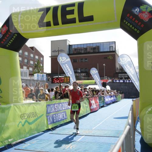 10.08.2025 - GEWOBA Citytriathlon Bremen H.Heesch http://msf.ph/oto/8539641 10.08.2025 15:20:10 Ziel 38, 81, 317 meine-sportfotos.de
