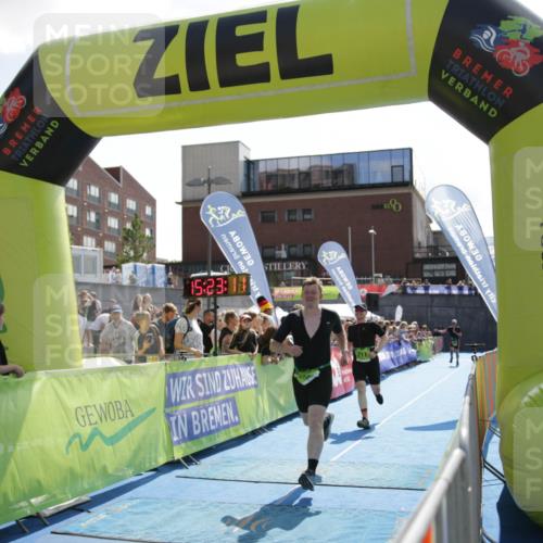 10.08.2025 - GEWOBA Citytriathlon Bremen H.Heesch http://msf.ph/oto/8539671 10.08.2025 15:23:10 Ziel 24, 100 meine-sportfotos.de
