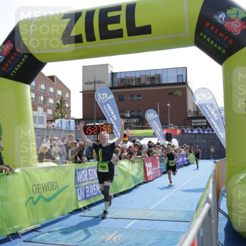 10.08.2025 - GEWOBA Citytriathlon Bremen H.Heesch http://msf.ph/oto/8539721 10.08.2025 15:27:55 Ziel 382, 395 meine-sportfotos.de