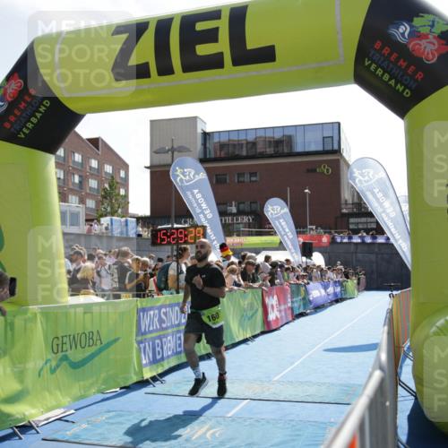 10.08.2025 - GEWOBA Citytriathlon Bremen H.Heesch http://msf.ph/oto/8539740 10.08.2025 15:29:29 Ziel 160, 251 meine-sportfotos.de