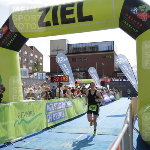 10.08.2025 - GEWOBA Citytriathlon Bremen H.Heesch http://msf.ph/oto/8539746 10.08.2025 15:29:47 Ziel 208, 273 meine-sportfotos.de