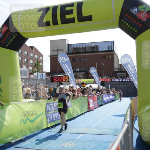10.08.2025 - GEWOBA Citytriathlon Bremen H.Heesch http://msf.ph/oto/8539761 10.08.2025 15:32:04 Ziel 411, 461 meine-sportfotos.de