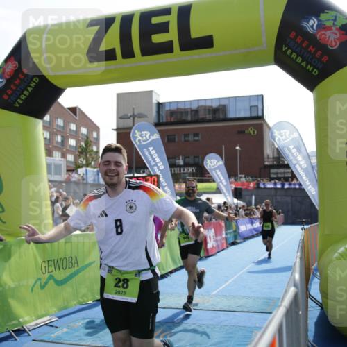 10.08.2025 - GEWOBA Citytriathlon Bremen H.Heesch http://msf.ph/oto/8539765 10.08.2025 15:32:29 Ziel 28, 367, 457, 469 meine-sportfotos.de