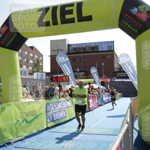 10.08.2025 - GEWOBA Citytriathlon Bremen H.Heesch http://msf.ph/oto/8539826 10.08.2025 15:39:40 Ziel 194, 305, 501 meine-sportfotos.de