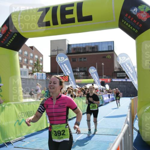 10.08.2025 - GEWOBA Citytriathlon Bremen H.Heesch http://msf.ph/oto/8539840 10.08.2025 15:42:57 Ziel 378, 392 meine-sportfotos.de