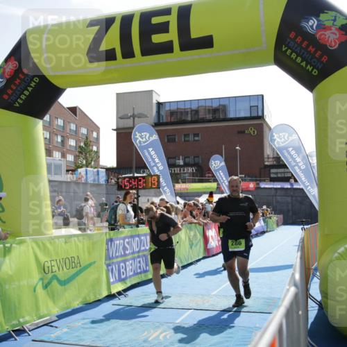 10.08.2025 - GEWOBA Citytriathlon Bremen H.Heesch http://msf.ph/oto/8539842 10.08.2025 15:43:18 Ziel 179, 286, 291 meine-sportfotos.de
