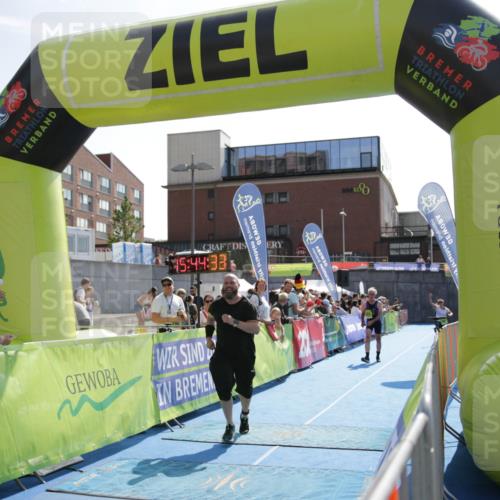10.08.2025 - GEWOBA Citytriathlon Bremen H.Heesch http://msf.ph/oto/8539858 10.08.2025 15:44:32 Ziel 183 meine-sportfotos.de