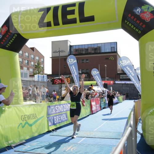 10.08.2025 - GEWOBA Citytriathlon Bremen H.Heesch http://msf.ph/oto/8539872 10.08.2025 15:47:02 Ziel 434 meine-sportfotos.de