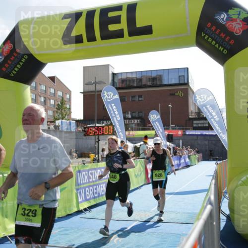 10.08.2025 - GEWOBA Citytriathlon Bremen H.Heesch http://msf.ph/oto/8539882 10.08.2025 15:50:02 Ziel 327, 329, 340, 528 meine-sportfotos.de