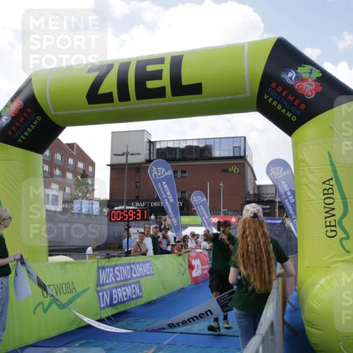 10.08.2025 - GEWOBA Citytriathlon Bremen H.Heesch http://msf.ph/oto/8539892 10.08.2025 11:03:08 Ziel  meine-sportfotos.de