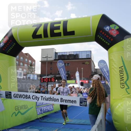 10.08.2025 - GEWOBA Citytriathlon Bremen H.Heesch http://msf.ph/oto/8539895 10.08.2025 11:04:53 Ziel 375 meine-sportfotos.de