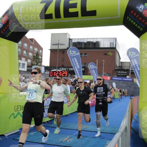 10.08.2025 - GEWOBA Citytriathlon Bremen H.Heesch http://msf.ph/oto/8539906 10.08.2025 11:27:06 Ziel 71, 239, 426, 428, 473 meine-sportfotos.de