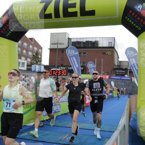 10.08.2025 - GEWOBA Citytriathlon Bremen H.Heesch http://msf.ph/oto/8539908 10.08.2025 11:27:06 Ziel 71, 239, 426, 428, 473 meine-sportfotos.de