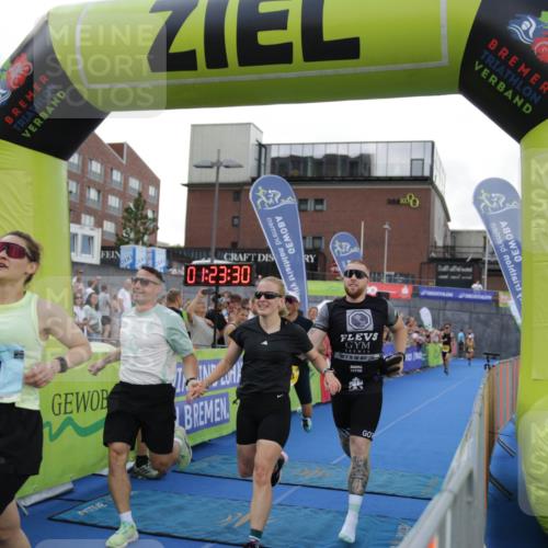 10.08.2025 - GEWOBA Citytriathlon Bremen H.Heesch http://msf.ph/oto/8539909 10.08.2025 11:27:06 Ziel 71, 239, 426, 428, 473 meine-sportfotos.de