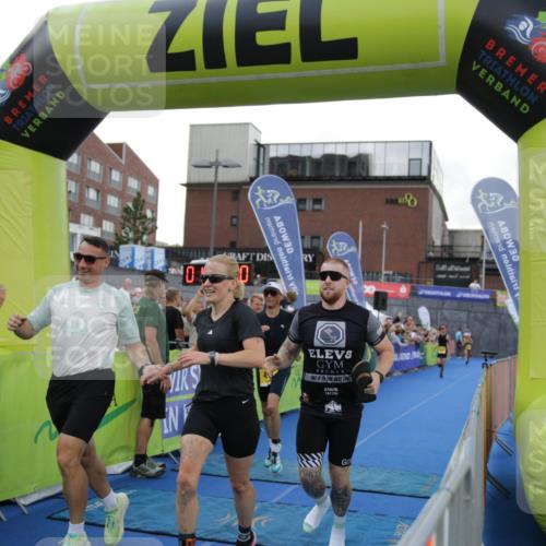 10.08.2025 - GEWOBA Citytriathlon Bremen H.Heesch http://msf.ph/oto/8539911 10.08.2025 11:27:06 Ziel 71, 239, 426, 428, 473 meine-sportfotos.de